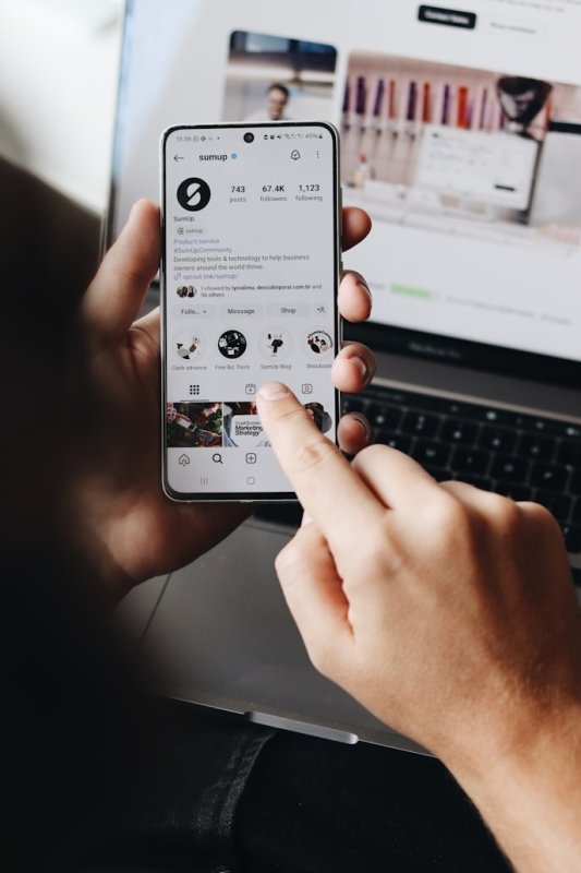 Discord Marketing for Brands: Community Building vs Traditional Advertising
